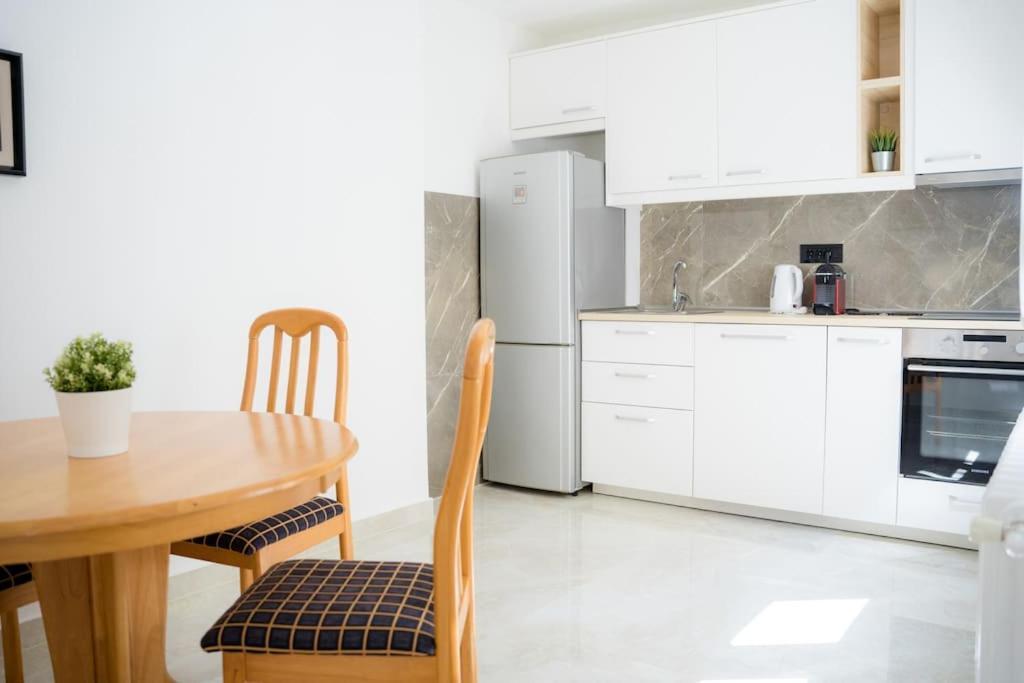 Downtown, Spacious, 2 Bedroom Apartment Белград Экстерьер фото